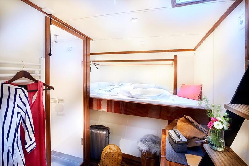 Hotel Segelschiff Loth Lorien à Hambourg Extérieur photo