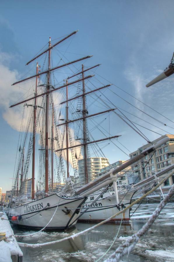 Hotel Segelschiff Loth Lorien à Hambourg Extérieur photo
