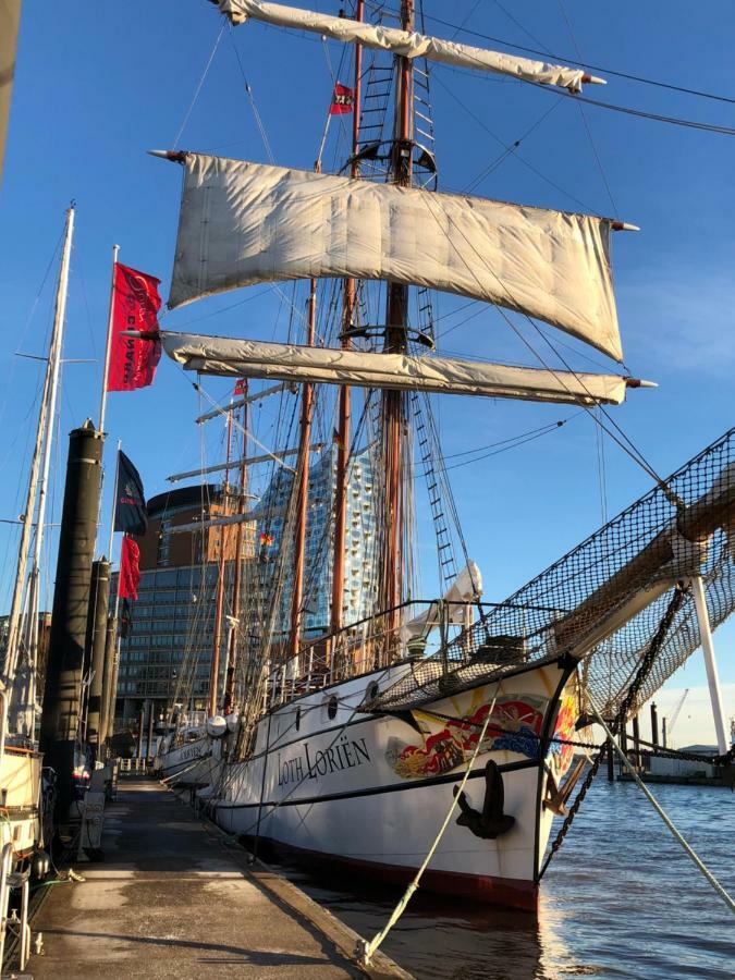 Hotel Segelschiff Loth Lorien à Hambourg Extérieur photo