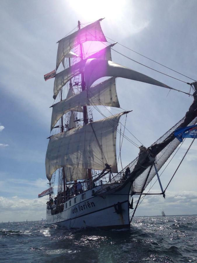 Hotel Segelschiff Loth Lorien à Hambourg Extérieur photo